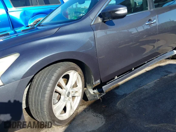✅ 2013 Nissan Altima SV • VIN: 1N4BL3AP5DC220418 • Лот: 43543681. Опубліковано раніше на IAAI з пробігом 138 745 миль. Безкоштовний доступ до архіву аукціонних продажів зі США та докладний звіт про історію автомобіля на DreamBid. Зображення 6.