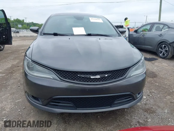 ✅ 2015 Chrysler 200 S • VIN: 1C3CCCDG9FN615658 • Лот: 45218527. Опубліковано раніше на IAAI з пробігом 181 781 миль. Безкоштовний доступ до архіву аукціонних продажів зі США та докладний звіт про історію автомобіля на DreamBid. Зображення 6.