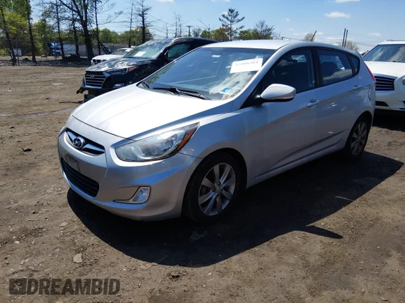 ✅ 2013 Hyundai Accent SE • VIN: KMHCU5AE6DU060836 • Lot: 45006361. Wystawiony na IAAI z przebiegiem 65 083 mil. Bezpłatny archiwum sprzedaży aukcyjnych z USA i szczegółowy raport historii pojazdu na DreamBid. Zdjęcie 2.