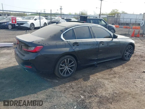 ✅ 2021 BMW 3 Series 330i xDrive • VIN: 3MW5R7J03M8B47389 • Lot: 44853530. Wystawiony na IAAI z przebiegiem 81 594 mil. Bezpłatny archiwum sprzedaży aukcyjnych z USA i szczegółowy raport historii pojazdu na DreamBid. Zdjęcie 4.