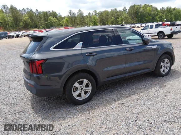 ✅ 2023 Kia Sorento LX • VIN: 5XYRG4LCXPG177191 • Lot: 44856130. Wystawiony na IAAI z przebiegiem 59 752 mil. Bezpłatny archiwum sprzedaży aukcyjnych z USA i szczegółowy raport historii pojazdu na DreamBid. Zdjęcie 4.