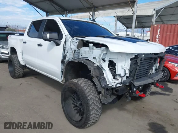 ✅ 2024 Chevrolet Silverado 1500 LT Trail Boss • VIN: 3GCUDFED0RG451183 • Lot: 43372677. Wystawiony na IAAI z przebiegiem 31 777 mil. Bezpłatny archiwum sprzedaży aukcyjnych z USA i szczegółowy raport historii pojazdu na DreamBid. Zdjęcie 1.