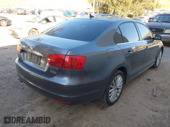 ✅ 2011 Volkswagen Jetta SEL • VIN: 3VWLZ7AJXBM303917 • Lot: 44545136. Wystawiony na IAAI z przebiegiem 134 567 mil. Bezpłatny archiwum sprzedaży aukcyjnych z USA i szczegółowy raport historii pojazdu na DreamBid. Zdjęcie 4.