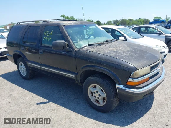 ✅ 2000 Chevrolet Blazer LT • VIN: 1GNDT13W2Y2295883 • Lot: 45147380. Listed on IAAI with 125,989 mi. Free auction sales archive from the USA and detailed vehicle history report at DreamBid. Image 1.