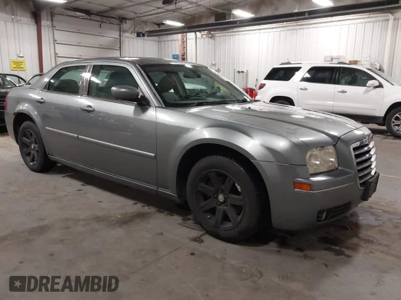 ✅ 2007 Chrysler 300 Touring • VIN: 2C3KA53G17H742929 • Лот: 45324988. Опубликован ранее на IAAI с пробегом 109 951 миль. Бесплатный доступ к архиву аукционных продаж из США и подробный отчёт об истории автомобиля на DreamBid. Изображение 1.