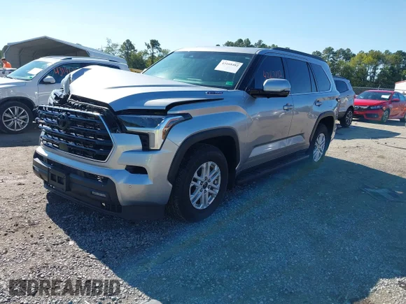 ✅ 2023 Toyota Sequoia SR5 • VIN: 7SVAAAAA1PX001700 • Lot: 43168482. Wystawiony na IAAI z przebiegiem 11 983 mil. Bezpłatny archiwum sprzedaży aukcyjnych z USA i szczegółowy raport historii pojazdu na DreamBid. Zdjęcie 2.