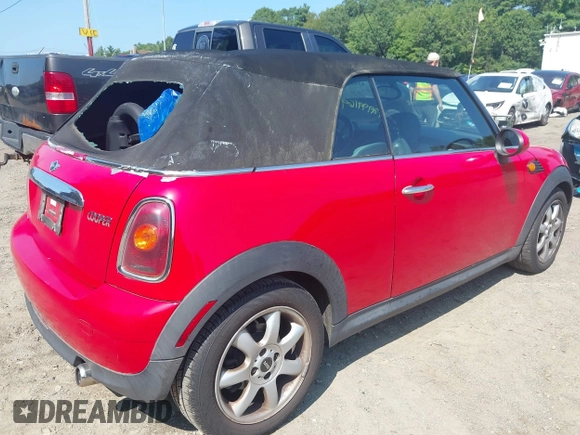 ✅ 2009 MINI Convertible • VIN: WMWMR33599TU95758 • Lot: 42999169. Wystawiony na IAAI z przebiegiem 91 922 mil. Bezpłatny archiwum sprzedaży aukcyjnych z USA i szczegółowy raport historii pojazdu na DreamBid. Zdjęcie 4.