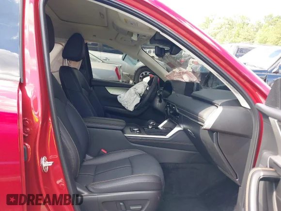 ✅ 2024 Mazda CX-90 Preferred Plus • VIN: JM3KKCHD5R1145481 • Lot: 39507100. Wystawiony na IAAI z przebiegiem 882 mil. Bezpłatny archiwum sprzedaży aukcyjnych z USA i szczegółowy raport historii pojazdu na DreamBid. Zdjęcie 5.