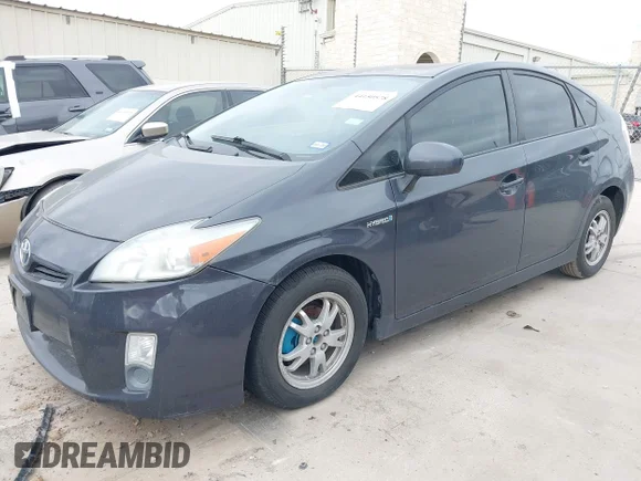 ✅ 2010 Toyota Prius III • VIN: JTDKN3DUXA0162423 • Lot: 44150578. Wystawiony na IAAI z przebiegiem 183 076 mil. Bezpłatny archiwum sprzedaży aukcyjnych z USA i szczegółowy raport historii pojazdu na DreamBid. Zdjęcie 2.