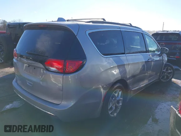 ✅ 2017 Chrysler Pacifica Touring L • VIN: 2C4RC1BG1HR820586 • Лот: 41199957. Опубліковано раніше на IAAI з пробігом 305 255 миль. Безкоштовний доступ до архіву аукціонних продажів зі США та докладний звіт про історію автомобіля на DreamBid. Зображення 4.