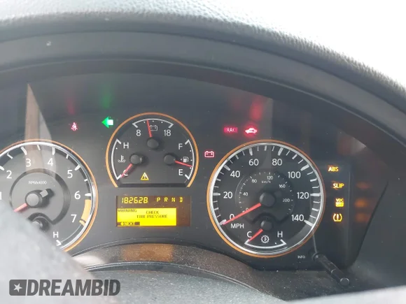 ✅ 2011 Nissan Armada Platinum • VIN: 5N1AA0NE1BN620637 • Lot: 44487307. Wystawiony na IAAI z przebiegiem 182 628 mil. Bezpłatny archiwum sprzedaży aukcyjnych z USA i szczegółowy raport historii pojazdu na DreamBid. Zdjęcie 7.