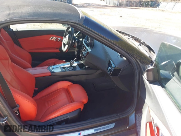 ✅ 2019 BMW Z4 sDrive30i • VIN: WBAHF3C5XKWW39803 • Lot: 44457323. Wystawiony na IAAI z przebiegiem 66 829 mil. Bezpłatny archiwum sprzedaży aukcyjnych z USA i szczegółowy raport historii pojazdu na DreamBid. Zdjęcie 5.