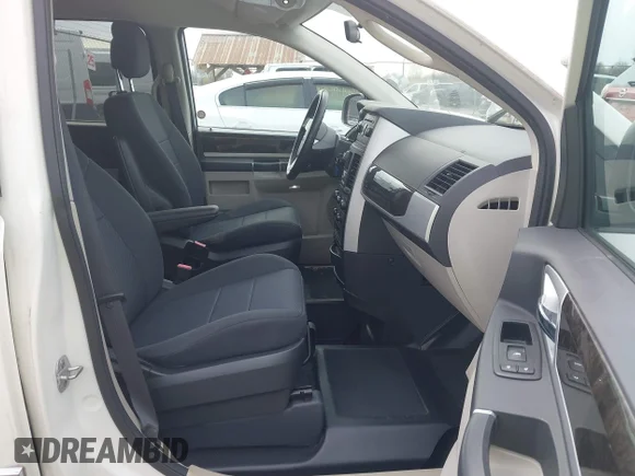 ✅ 2010 Dodge Grand Caravan SXT • VIN: 2D4RN5D13AR283111 • Lot: 44940830. Wystawiony na IAAI z przebiegiem 66 403 mil. Bezpłatny archiwum sprzedaży aukcyjnych z USA i szczegółowy raport historii pojazdu na DreamBid. Zdjęcie 5.