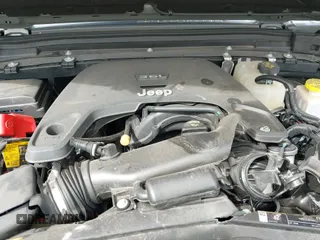 ✅ 2021 Jeep Gladiator Willys • VIN: 1C6HJTAG1ML614953 • Lot: 43370573. Listed on IAAI with 13,261 mi. Free auction sales archive from the USA and detailed vehicle history report at DreamBid. Image 19.