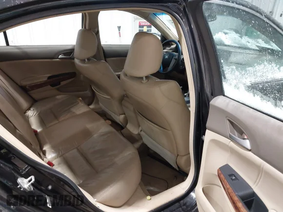 ✅ 2008 Honda Accord EX-L • VIN: 1HGCP26858A004490 • Lot: 44039048. Wystawiony na IAAI z przebiegiem 251 601 mil. Bezpłatny archiwum sprzedaży aukcyjnych z USA i szczegółowy raport historii pojazdu na DreamBid. Zdjęcie 8.