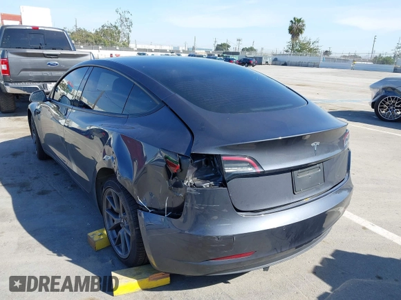 ✅ 2022 Tesla Model 3 • VIN: 5YJ3E1EA2NF240374 • Lot: 44622346. Wystawiony na IAAI z przebiegiem 63 473 mil. Bezpłatny archiwum sprzedaży aukcyjnych z USA i szczegółowy raport historii pojazdu na DreamBid. Zdjęcie 6.