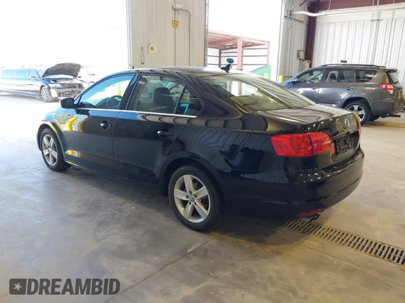 ✅ 2014 Volkswagen Jetta TDI • VIN: 3VWLL7AJ4EM357932 • Лот: 45236306. Опубліковано раніше на IAAI з пробігом 180 737 миль. Безкоштовний доступ до архіву аукціонних продажів зі США та докладний звіт про історію автомобіля на DreamBid. Зображення 3.