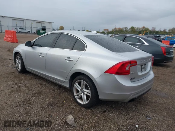 ✅ 2015 Volvo S60 T5 Drive-E Premier • VIN: YV140MFB9F1309755 • Лот: 43503763. Опубліковано раніше на IAAI з пробігом 137 988 миль. Безкоштовний доступ до архіву аукціонних продажів зі США та докладний звіт про історію автомобіля на DreamBid. Зображення 3.