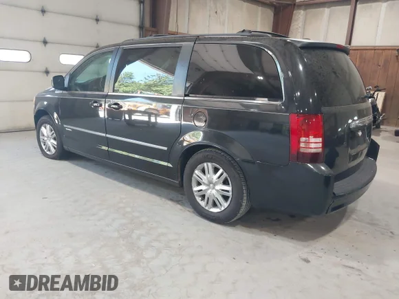 ✅ 2010 Chrysler Town & Country Touring • VIN: 2A4RR5D19AR279382 • Lot: 45141186. Wystawiony na IAAI z przebiegiem 183 951 mil. Bezpłatny archiwum sprzedaży aukcyjnych z USA i szczegółowy raport historii pojazdu na DreamBid. Zdjęcie 3.