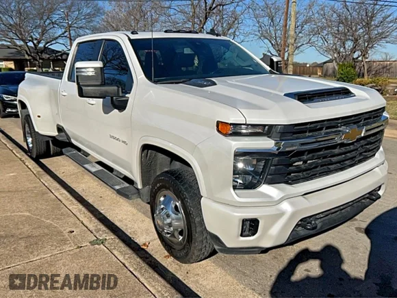 ✅ 2024 Chevrolet Silverado 3500HD LT • VIN: 1GC4YTEY3RF111582 • Лот: 73828145. Опубліковано раніше на Copart з пробігом 34 710 миль. Безкоштовний доступ до архіву аукціонних продажів зі США та докладний звіт про історію автомобіля на DreamBid. Зображення 1.
