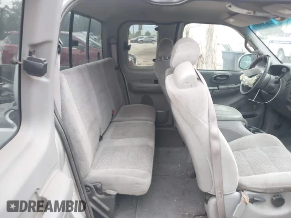 ✅ 2002 Ford F-150 XL • VIN: 1FTRX17L22KA89229 • Лот: 44031820. Опубліковано раніше на IAAI з пробігом 284 684 миль. Безкоштовний доступ до архіву аукціонних продажів зі США та докладний звіт про історію автомобіля на DreamBid. Зображення 8.