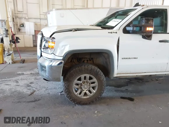 ✅ 2017 GMC Sierra 2500HD • VIN: 1GT12REG9HF115715 • Lot: 43206254. Wystawiony na IAAI z przebiegiem 146 451 mil. Bezpłatny archiwum sprzedaży aukcyjnych z USA i szczegółowy raport historii pojazdu na DreamBid. Zdjęcie 6.