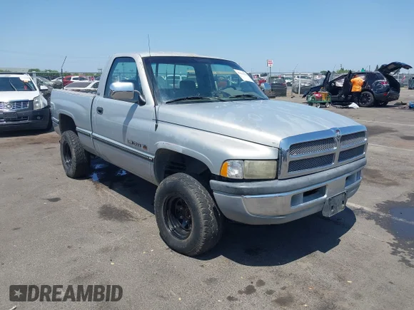 ✅ 1996 Dodge 1500 • VIN: 1B7HF16Z3TJ198004 • Lot: 42392038. Wystawiony na IAAI z przebiegiem 114 409 mil. Bezpłatny archiwum sprzedaży aukcyjnych z USA i szczegółowy raport historii pojazdu na DreamBid. Zdjęcie 1.