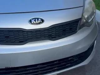 ✅ 2016 Kia Rio LX • VIN: KNADM4A39G6639777 • Lot: 93286125. Wystawiony na Copart z przebiegiem 86 523 mil. Bezpłatny archiwum sprzedaży aukcyjnych z USA i szczegółowy raport historii pojazdu na DreamBid. Zdjęcie 11.