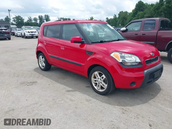 ✅ 2010 Kia Soul + • VIN: KNDJT2A29A7138409 • Lot: 45601128. Wystawiony na IAAI z przebiegiem 139 045 mil. Bezpłatny archiwum sprzedaży aukcyjnych z USA i szczegółowy raport historii pojazdu na DreamBid. Zdjęcie 1.