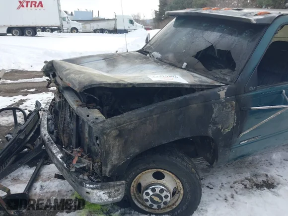 ✅ 1988 Chevrolet Silverado 3500 • VIN: 2GCHC39N5J1236823 • Lot: 44319896. Wystawiony na IAAI z przebiegiem Nie podano. Bezpłatny archiwum sprzedaży aukcyjnych z USA i szczegółowy raport historii pojazdu na DreamBid. Zdjęcie 6.