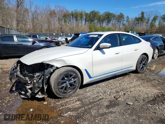 ✅ 2022 BMW i4 eDrive40 • VIN: WBY73AW09NFN12331 • Лот: 46892096. Опубликован ранее на Copart с пробегом 52 843 миль. Бесплатный доступ к архиву аукционных продаж из США и подробный отчёт об истории автомобиля на DreamBid. Изображение 1.