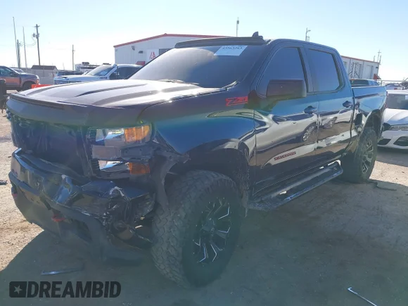 ✅ 2019 Chevrolet Silverado 1500 Custom Trail Boss • VIN: 3GCPYCEF1KG133936 • Lot: 43563263. Wystawiony na IAAI z przebiegiem 114 770 mil. Bezpłatny archiwum sprzedaży aukcyjnych z USA i szczegółowy raport historii pojazdu na DreamBid. Zdjęcie 2.