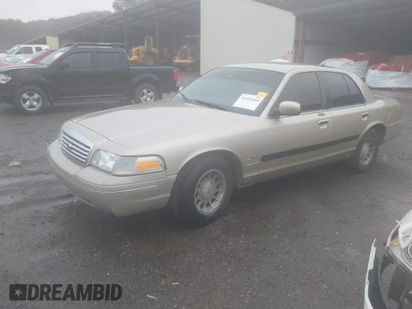 ✅ 1999 Ford Crown Victoria LX • VIN: 2FAFP74W9XX158013 • Lot: 41556810. Wystawiony na IAAI z przebiegiem 201 073 mil. Bezpłatny archiwum sprzedaży aukcyjnych z USA i szczegółowy raport historii pojazdu na DreamBid. Zdjęcie 2.