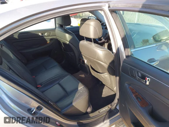 ✅ 2009 Hyundai Genesis • VIN: KMHGC46F69U058317 • Lot: 41437121. Wystawiony na IAAI z przebiegiem 73 230 mil. Bezpłatny archiwum sprzedaży aukcyjnych z USA i szczegółowy raport historii pojazdu na DreamBid. Zdjęcie 8.