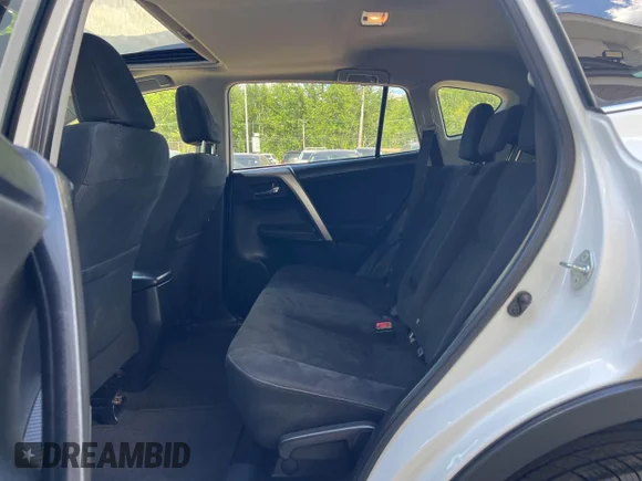 ✅ 2015 Toyota RAV4 XLE • VIN: JTMRFREVXFD138077 • Lot: 45399017. Wystawiony na IAAI z przebiegiem 235 618 mil. Bezpłatny archiwum sprzedaży aukcyjnych z USA i szczegółowy raport historii pojazdu na DreamBid. Zdjęcie 8.