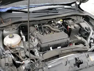 ✅ 2024 Ford Escape ST-Line • VIN: 1FMCU0MN5RUA18017 • Lot: 84256235. Wystawiony na Copart z przebiegiem 19 320 mil. Bezpłatny archiwum sprzedaży aukcyjnych z USA i szczegółowy raport historii pojazdu na DreamBid. Zdjęcie 16.