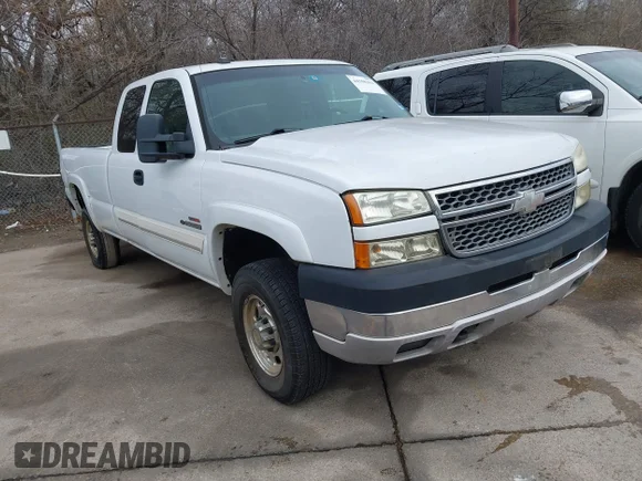 ✅ 2005 Chevrolet Silverado 2500HD Work Truck • VIN: 1GCHC29205E166751 • Лот: 44358363. Опубліковано раніше на IAAI з пробігом 360 763 миль. Безкоштовний доступ до архіву аукціонних продажів зі США та докладний звіт про історію автомобіля на DreamBid. Зображення 1.