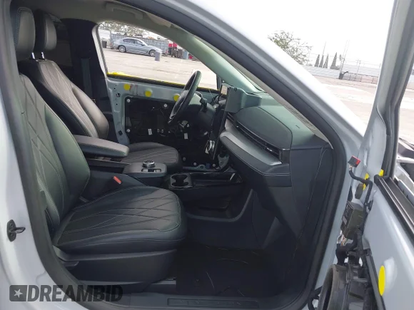 ✅ 2022 Ford Mustang Mach-E Select • VIN: 3FMTK1RM6NMA44152 • Lot: 43379383. Wystawiony na IAAI z przebiegiem 39 936 mil. Bezpłatny archiwum sprzedaży aukcyjnych z USA i szczegółowy raport historii pojazdu na DreamBid. Zdjęcie 5.