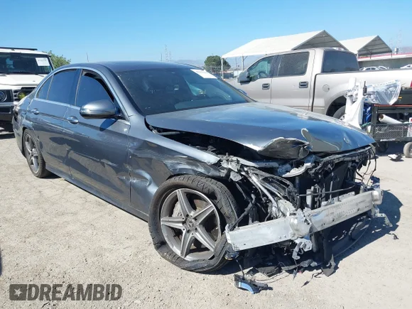 ✅ 2018 Mercedes-Benz E 300 • VIN: WDDZF4JB6JA325511 • Lot: 45367116. Wystawiony na IAAI z przebiegiem 96 987 mil. Bezpłatny archiwum sprzedaży aukcyjnych z USA i szczegółowy raport historii pojazdu na DreamBid. Zdjęcie 1.