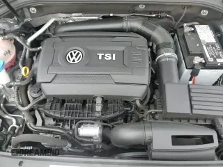 ✅ 2017 Volkswagen Passat SE • VIN: 1VWGT7A38HC003923 • Lot: 90938205. Listed on Copart with 69,753 mi. Free auction sales archive from the USA and detailed vehicle history report at DreamBid. Image 15.