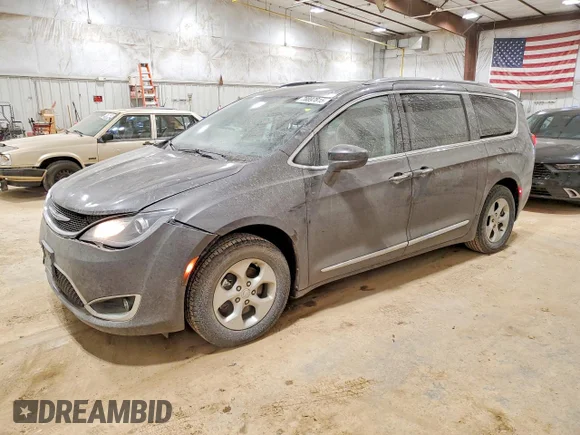 ✅ 2017 Chrysler Pacifica Touring L Plus • VIN: 2C4RC1EG8HR536979 • Lot: 78897815. Wystawiony na Copart z przebiegiem 242 770 mil. Bezpłatny archiwum sprzedaży aukcyjnych z USA i szczegółowy raport historii pojazdu na DreamBid. Zdjęcie 1.