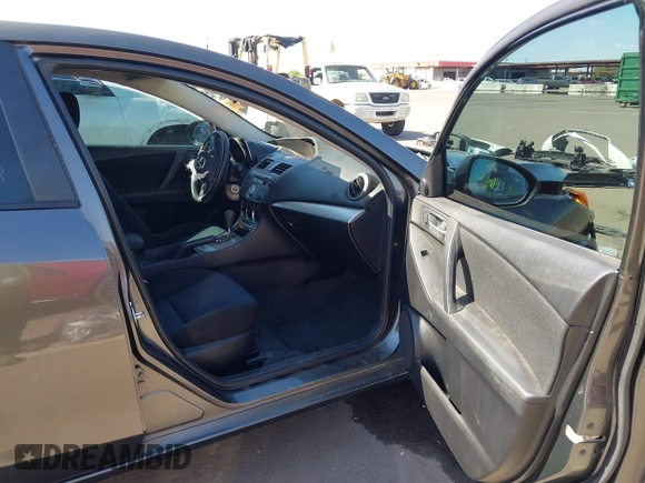✅ 2011 Mazda 3 i Touring • VIN: JM1BL1VG9B1404472 • Lot: 43325888. Wystawiony na IAAI z przebiegiem Nie podano. Bezpłatny archiwum sprzedaży aukcyjnych z USA i szczegółowy raport historii pojazdu na DreamBid. Zdjęcie 5.