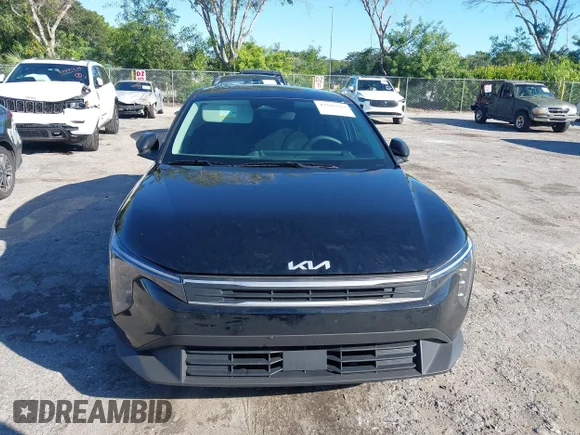 ✅ 2025 Kia K4 LXS • VIN: 3KPFT4DE4SE071730 • Lot: 43585527. Wystawiony na IAAI z przebiegiem 19 315 mil. Bezpłatny archiwum sprzedaży aukcyjnych z USA i szczegółowy raport historii pojazdu na DreamBid. Zdjęcie 6.