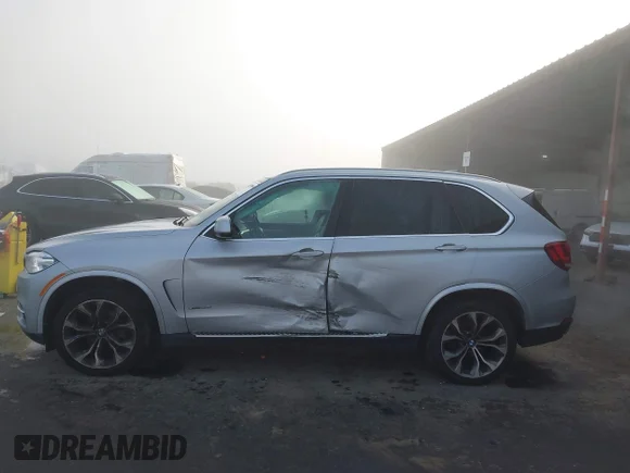 ✅ 2018 BMW X5 xDrive35i • VIN: 5UXKR0C50J0Y06006 • Lot: 44096564. Wystawiony na IAAI z przebiegiem 78 155 mil. Bezpłatny archiwum sprzedaży aukcyjnych z USA i szczegółowy raport historii pojazdu na DreamBid. Zdjęcie 6.