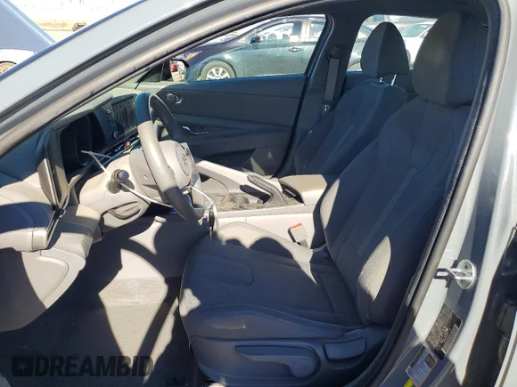 ✅ 2022 Hyundai Elantra SE • VIN: KMHLL4AG3NU368272 • Lot: 72517745. Wystawiony na Copart z przebiegiem 88 523 mil. Bezpłatny archiwum sprzedaży aukcyjnych z USA i szczegółowy raport historii pojazdu na DreamBid. Zdjęcie 7.