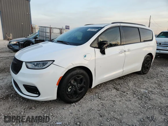 ✅ 2024 Chrysler Pacifica Hybrid Select • VIN: 2C4RC1S77RR106026 • Лот: 92041685. Опубліковано раніше на Copart з пробігом 10 500 миль. Безкоштовний доступ до архіву аукціонних продажів зі США та докладний звіт про історію автомобіля на DreamBid. Зображення 1.