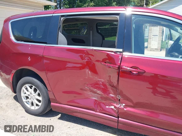 ✅ 2022 Chrysler Voyager LX • VIN: 2C4RC1CG7NR162976 • Lot: 42477710. Wystawiony na IAAI z przebiegiem 15 059 mil. Bezpłatny archiwum sprzedaży aukcyjnych z USA i szczegółowy raport historii pojazdu na DreamBid. Zdjęcie 6.