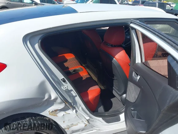 ✅ 2014 Hyundai Veloster Turbo R-Spec • VIN: KMHTC6AE4EU199020 • Лот: 42689073. Опубліковано раніше на IAAI з пробігом 178 292 миль. Безкоштовний доступ до архіву аукціонних продажів зі США та докладний звіт про історію автомобіля на DreamBid. Зображення 8.