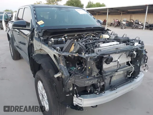 ✅ 2025 Toyota Tacoma SR • VIN: 3TYKD5HN0ST034194 • Lot: 43437379. Wystawiony na IAAI z przebiegiem 1 238 mil. Bezpłatny archiwum sprzedaży aukcyjnych z USA i szczegółowy raport historii pojazdu na DreamBid. Zdjęcie 6.