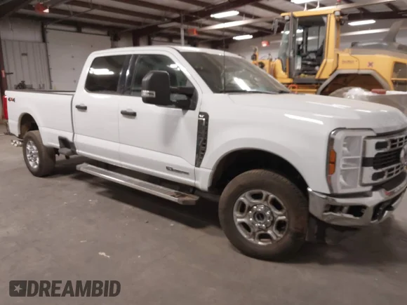 ✅ 2025 Ford F-250 XL • VIN: 1FT7W2BT8SED32094 • Lot: 43304180. Wystawiony na IAAI z przebiegiem 7 748 mil. Bezpłatny archiwum sprzedaży aukcyjnych z USA i szczegółowy raport historii pojazdu na DreamBid. Zdjęcie 1.